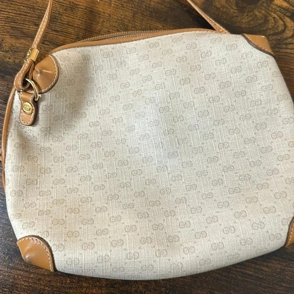 Vintage Authentic Gucci Bag - Picture 5 of 5
